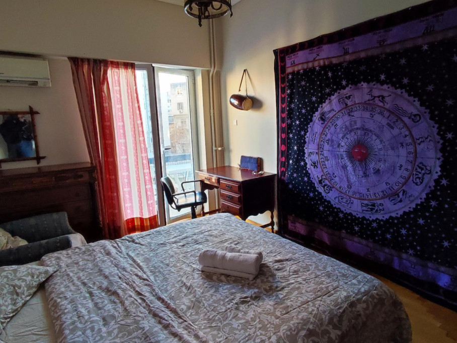 Classy double bedroom with a balcony, in the centre of Athens - Athens - chambre - ImmoJeune