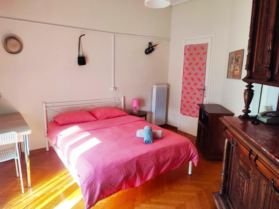 Luminous double bedroom in the heart of Athens - Athens - chambre - ImmoJeune