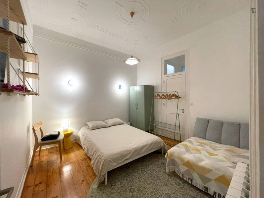 Captivating Double Bedroom close to Anjos Metro - Lisbonne - chambre - ImmoJeune