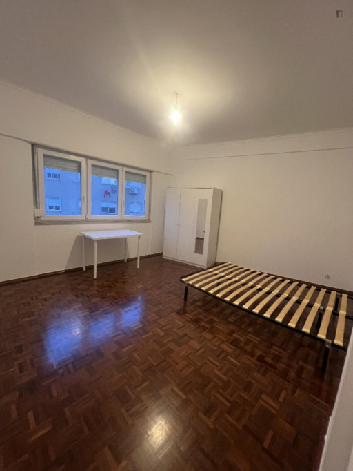 Urgent Single Bedroom close to Amadora Train Station - Lisbonne - chambre - ImmoJeune