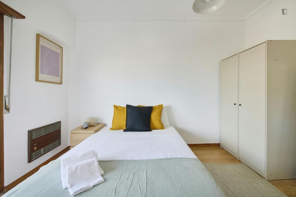 Pleasant double bedroom near Lumiar metro station - Lisbonne - chambre - ImmoJeune