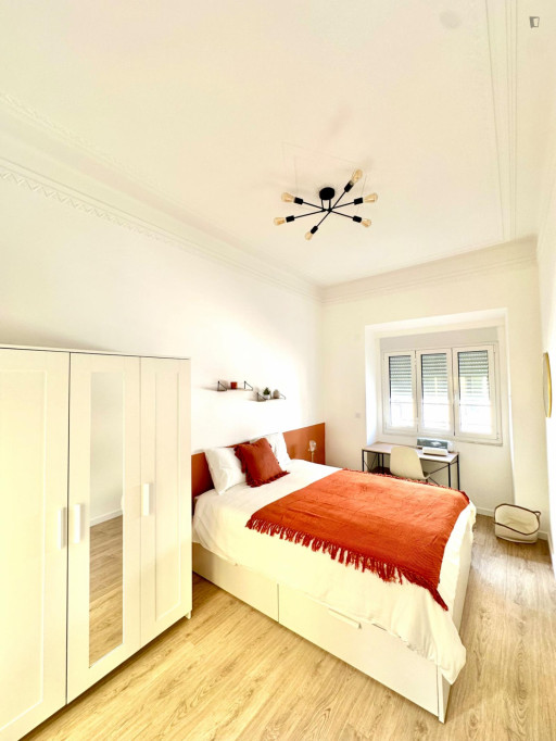 Sunny bedroom next to Igreja de São Vicente - Lisbonne - chambre - ImmoJeune