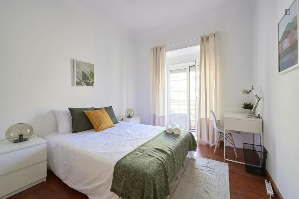Shiny double bedroom in Roma-Areeiro - Lisbonne - chambre - ImmoJeune