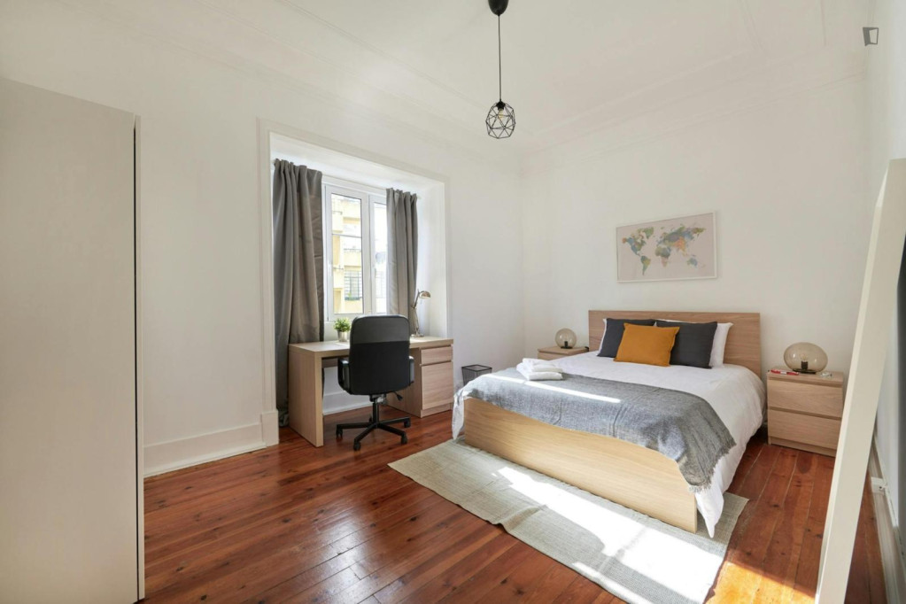 Big double bedroom in well-connected Entrecampos - Lisbonne - chambre - ImmoJeune