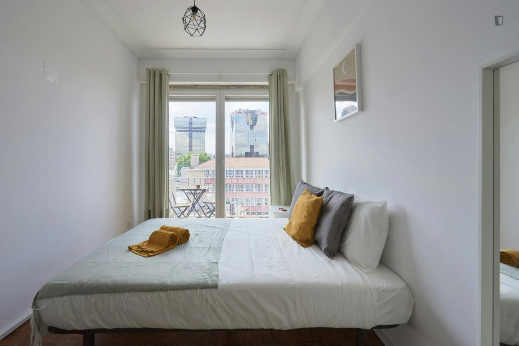 Welcoming double bedroom in Campolide - Lisbonne - chambre - ImmoJeune