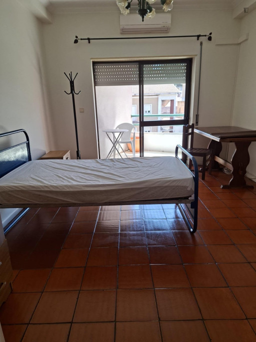 Comfortable single bedroom with a balcony and all bills included, close to the University of Coimbra - Coimbra - chambre - ImmoJeune
