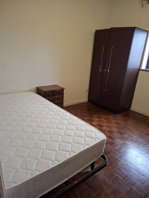 Cozy private bedroom with all bills included close to University of Coimbra - Coimbra - chambre - ImmoJeune