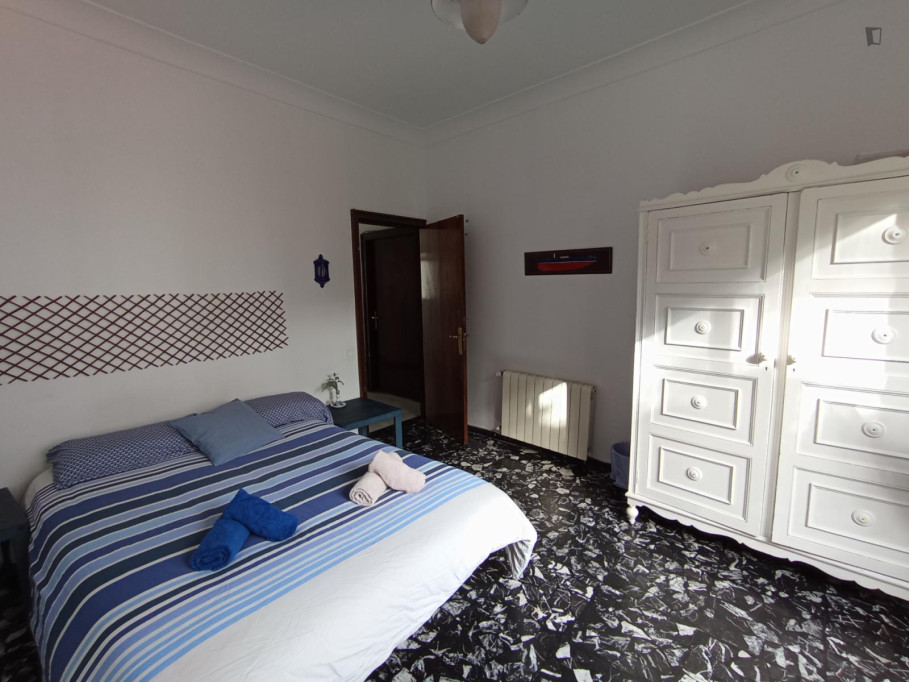 Spacious double bedroom in the heart of Valencia - Valence - chambre - ImmoJeune