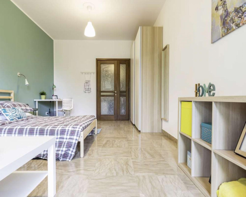 Bright double bedroom not far from the Campus di Biologia e Biomedicina "Fiore di Botta" - Padova - chambre - ImmoJeune