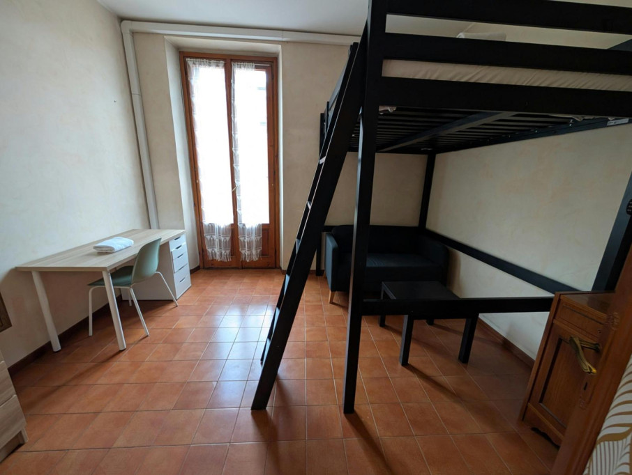 Pleasant single bedroom near the Rovereto metro - Milan - chambre - ImmoJeune