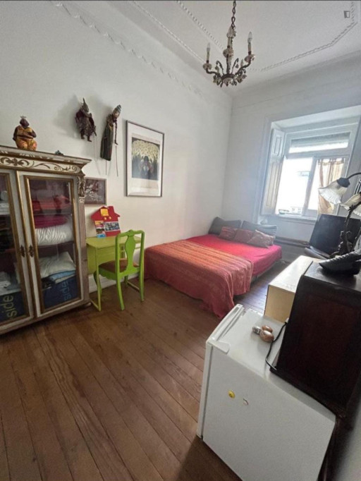 Bright bedroom near Sete Rios train station - Lisbonne - chambre - ImmoJeune