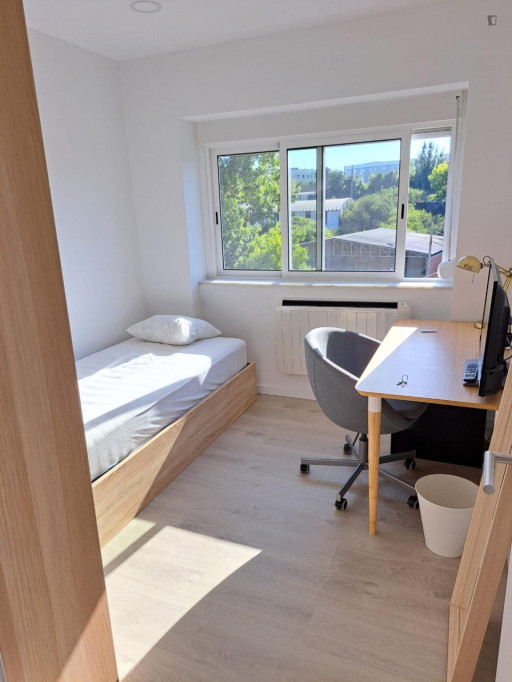 Pleasant bedroom next to Egas Moniz - Lisbonne - chambre - ImmoJeune