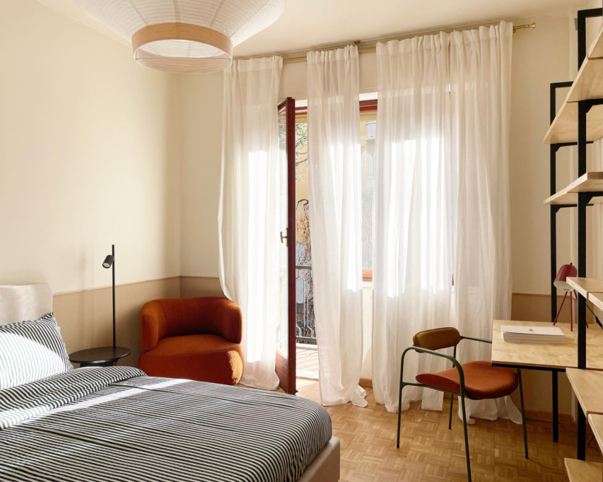 Modern Bedroom in a 2-Bedroom Apartment - Milan - chambre - ImmoJeune
