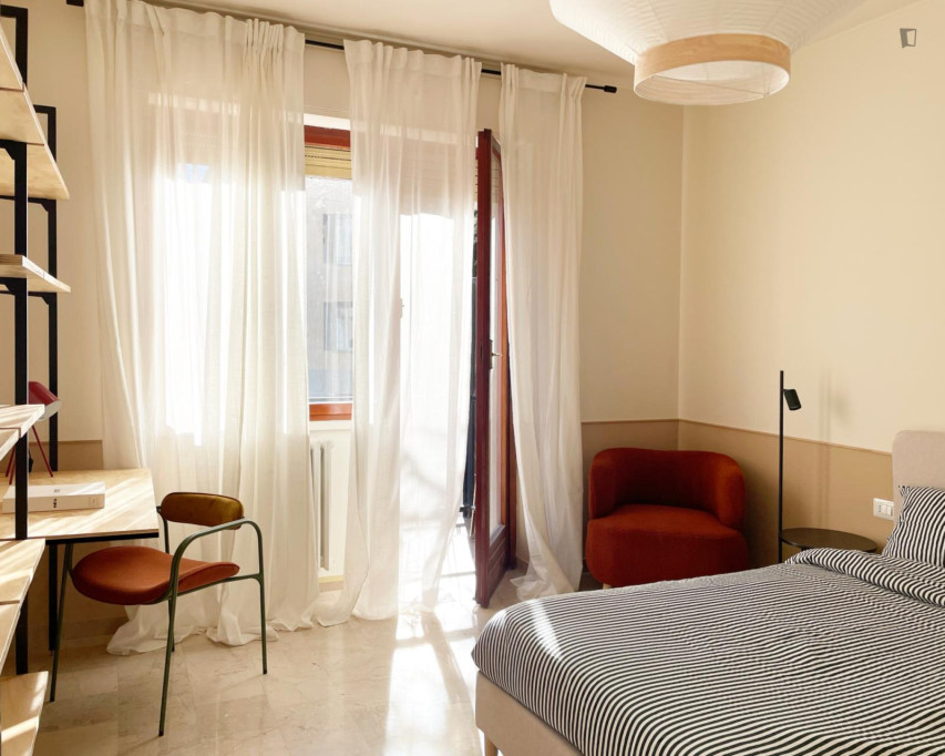 Double bedroom, with balcony, in 2-bedroom apartment - Milan - chambre - ImmoJeune