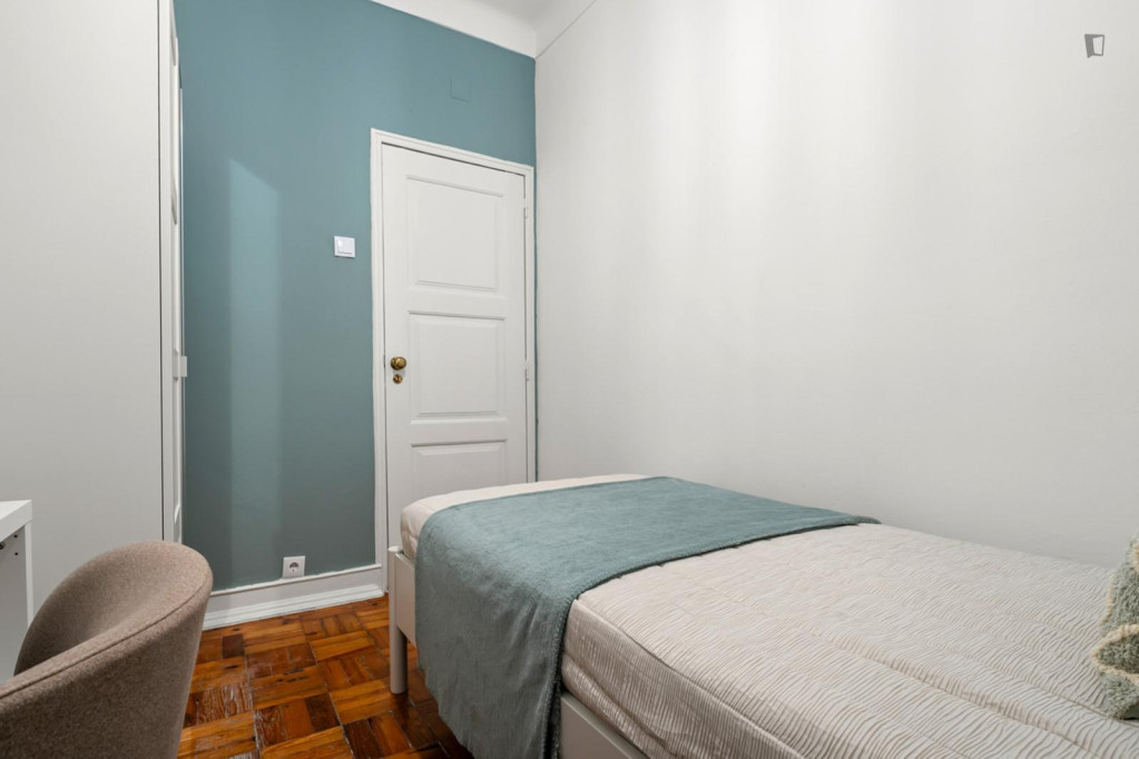 Neat ensuite double bedroom in Alvalade - Lisbonne - chambre - ImmoJeune