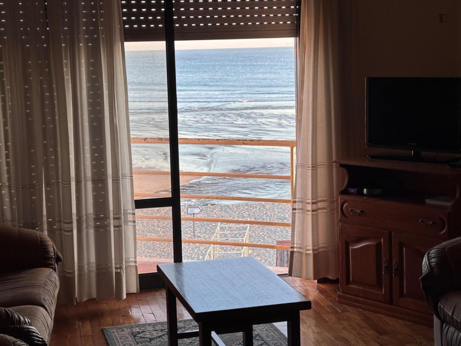 Welcoming 2 Bedroom Apartment with a balcony and Beachfront - Viana do Castelo - chambre - ImmoJeune