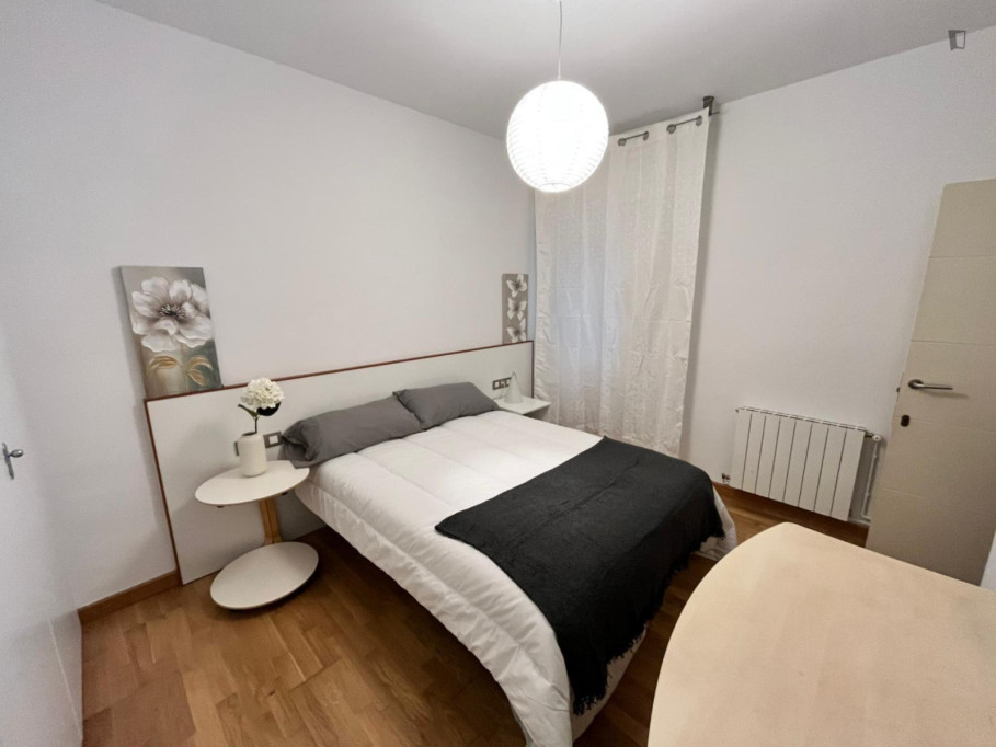 Single bedroom in a 4-bedroom apartment near Maragall metro station - Barcelone - chambre - ImmoJeune