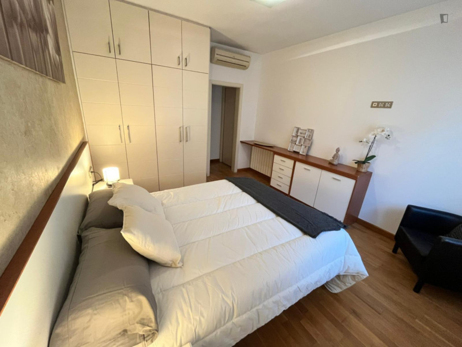 Double bedroom in a 4-bedroom apartment near Maragall metro station - Barcelone - chambre - ImmoJeune