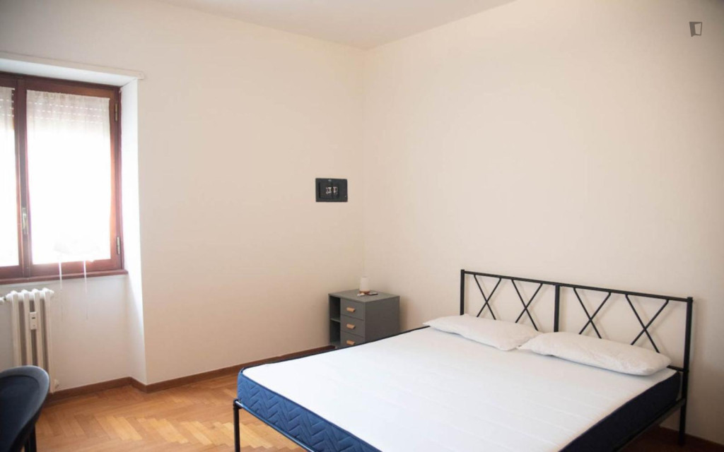 Inviting double bedroom in Giuliano-Dalmata - Rome - chambre - ImmoJeune