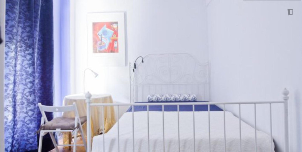 Nice bedroom next to Laranjeiras metro station - Lisbonne - chambre - ImmoJeune