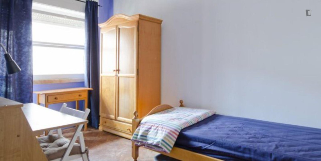 Bright bedroom next to Laranjeiras metro station - Lisbonne - chambre - ImmoJeune