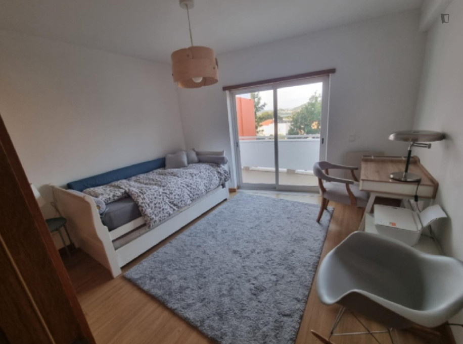 Bright Single Bedroom with a balcony close to IFA - International Flight Academy - Lisbonne - chambre - ImmoJeune