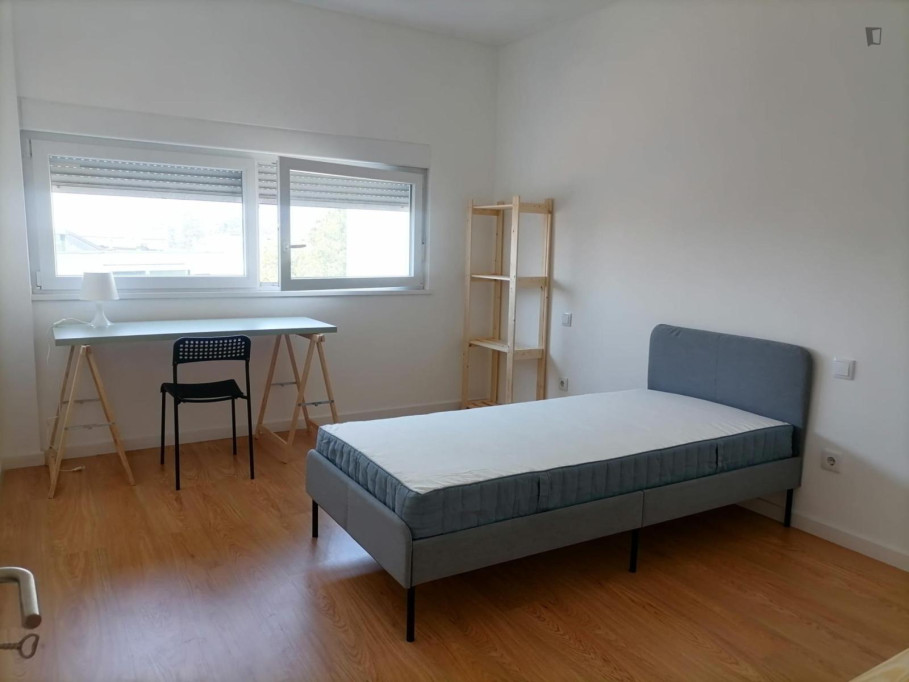 Tempting Single Bedroom close to  Faculty of Engineering - University of Porto - Porto - chambre - ImmoJeune