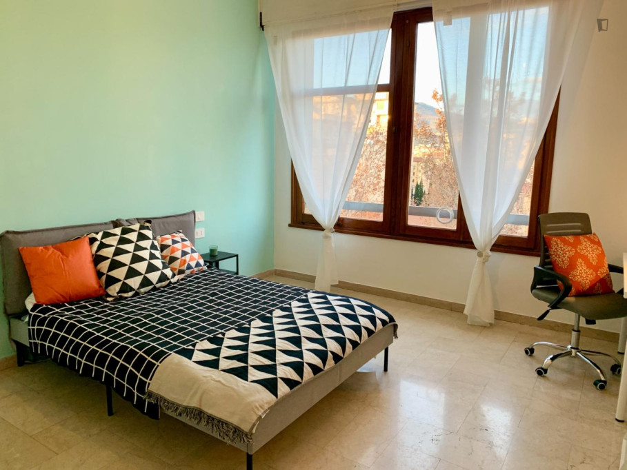 Inviting double bedroom in Campo di Marte - Florence - chambre - ImmoJeune