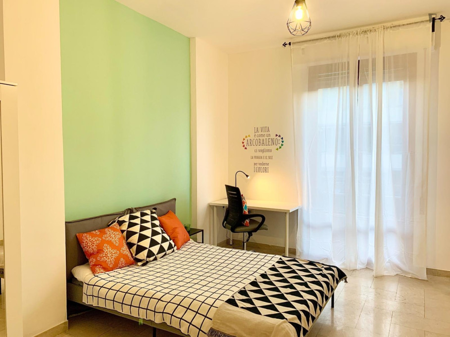 Big double bedroom near the Campo Marte train station - Florence - chambre - ImmoJeune