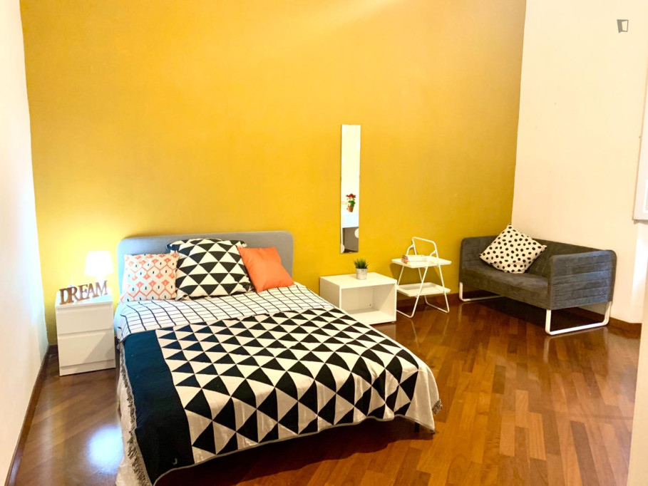 Interesting double bedroom near the Campo Marte train station - Florence - chambre - ImmoJeune