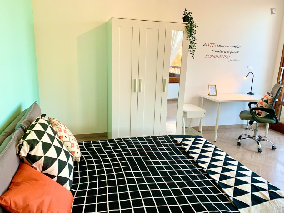 Bright double bedroom near the Campo Marte train station - Florence - chambre - ImmoJeune