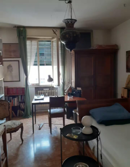 Cozy single bedroom in 4-bedroom apartment in central Bologna - Bologne - chambre - ImmoJeune