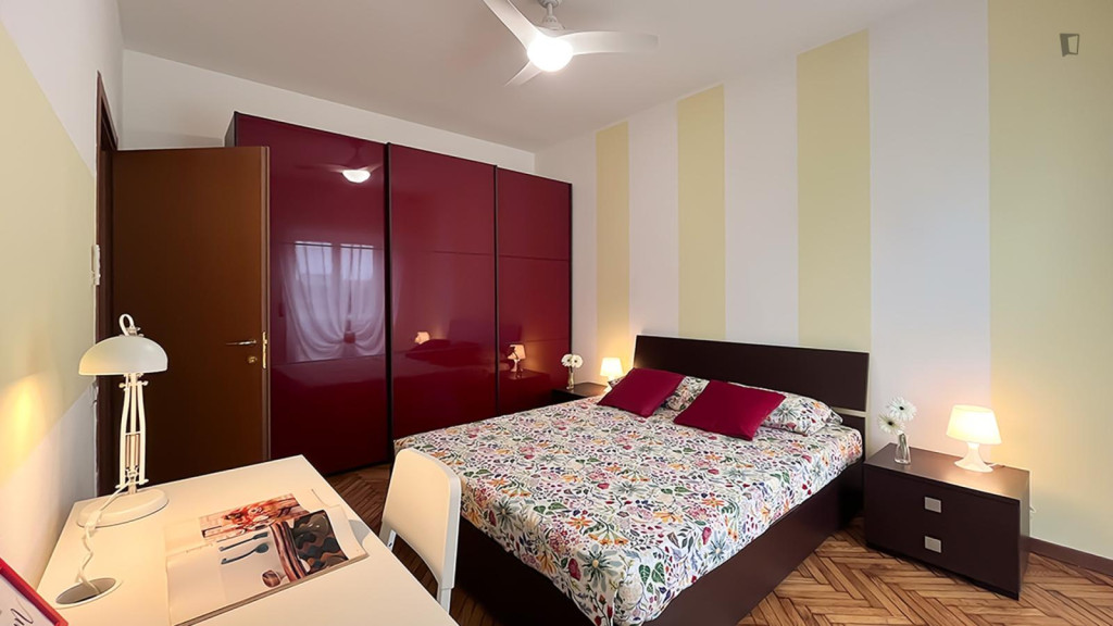 Neat double bedroom in the Ortica neighbourhood - Milan - chambre - ImmoJeune