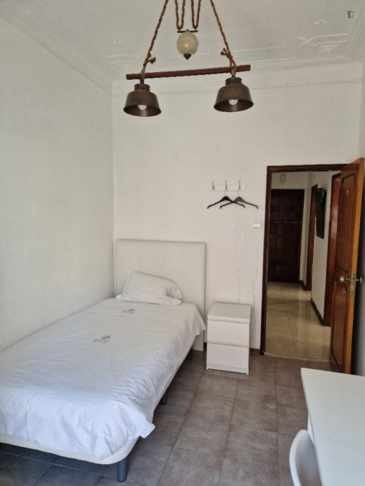 Nice Single Bedroom close to Arroios Market - Lisbonne - chambre - ImmoJeune
