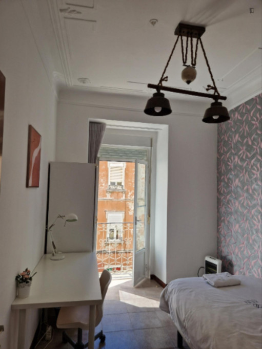 Bright Single Bedroom with a balcony close to Arroios Metro - Lisbonne - chambre - ImmoJeune