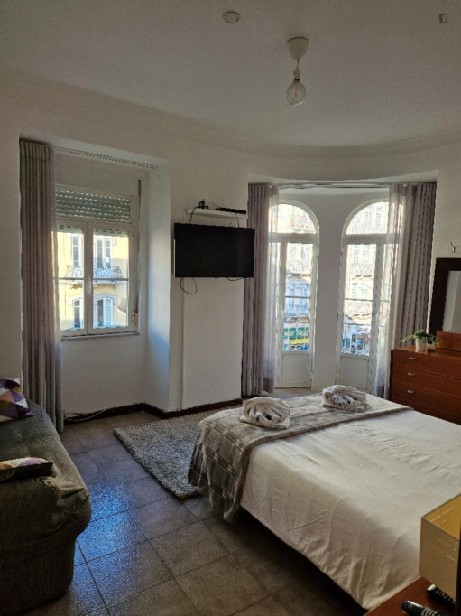 Spacious Double Bedroom close to IST University  - Lisbonne - chambre - ImmoJeune