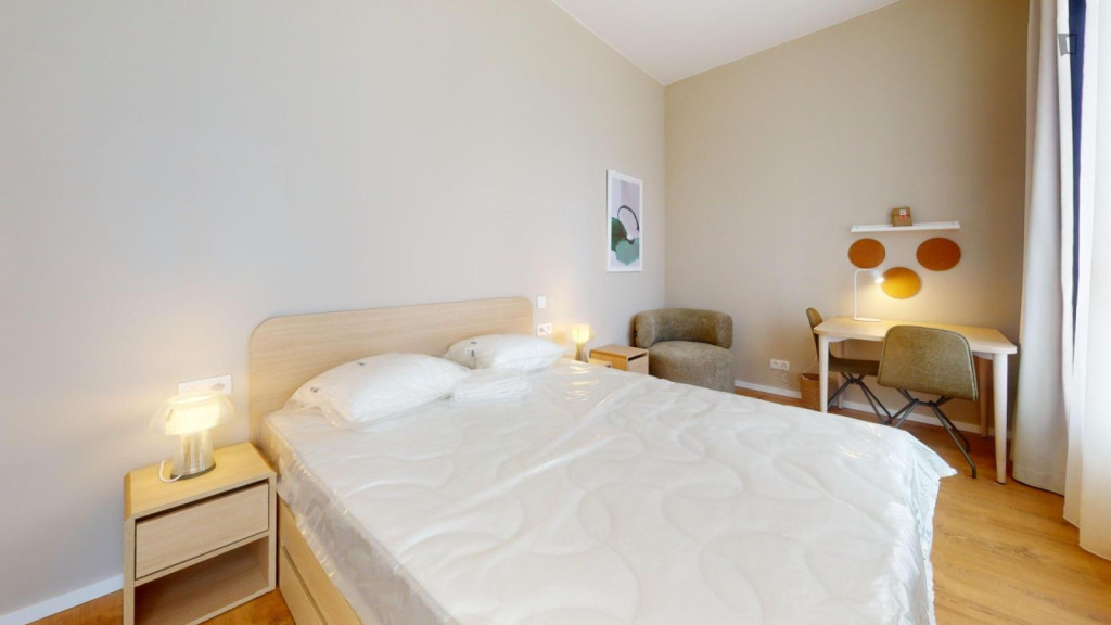 Pleasant ensuite single bedroom near Roodebeek metro station - Bruxelles - chambre - ImmoJeune