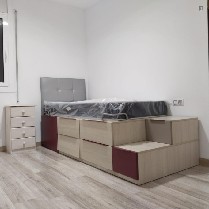 Single Bedroom in 4 bedroom apartment - Barcelone - chambre - ImmoJeune