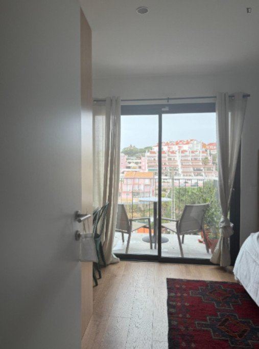 Dreamy Double Bedroom with a balcony close to São Julião Beach - Mafra - chambre - ImmoJeune