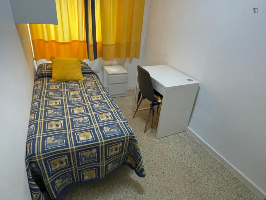 Cozy single bedroom in Ciudad Jardín, well connected to the city center - Malaga - chambre - ImmoJeune