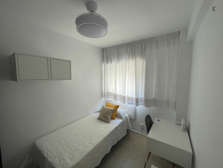 Appealing single bedroom in Ciudad Jardín, well connected to the city center - Malaga - chambre - ImmoJeune