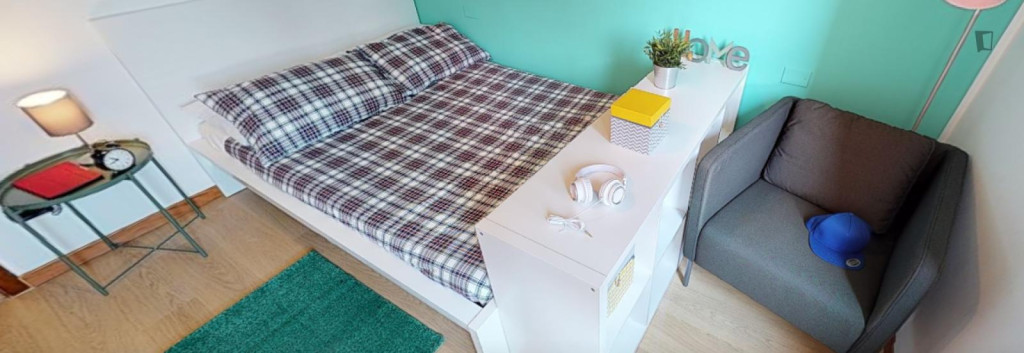 Nice bedroom in a five bedroom apartment in Chiesa Rossa - Milan - chambre - ImmoJeune