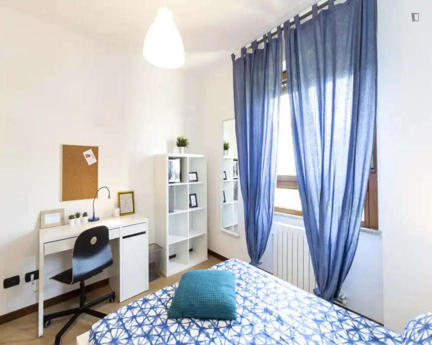single bedroom in a five bedroom apartment in Chiesa Rossa - Milan - chambre - ImmoJeune