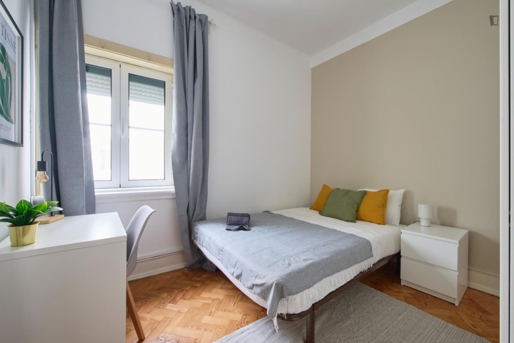 Pleasant double bedroom near Campo Pequeno metro - Lisbonne - chambre - ImmoJeune