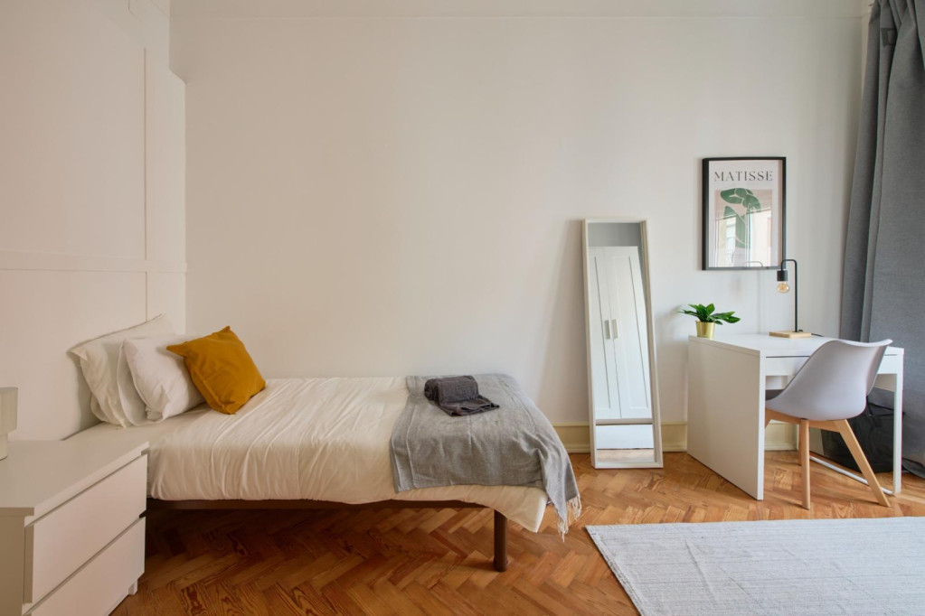 Very nice single bedroom near Campo Pequeno metro - Lisbonne - chambre - ImmoJeune