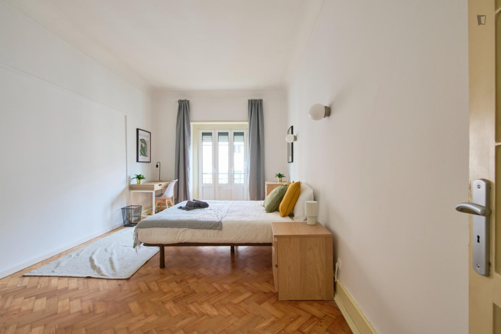 Cosy double bedroom near Campo Pequeno metro - Lisbonne - chambre - ImmoJeune