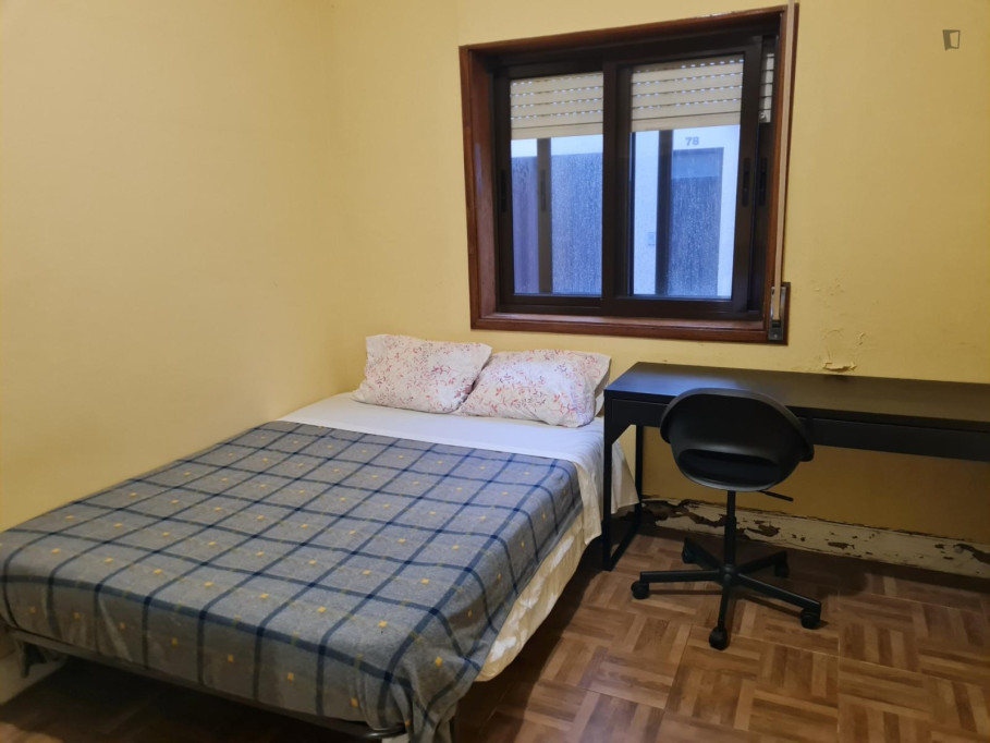 Double bedroom in 4-bedroom apartment - Porto - chambre - ImmoJeune