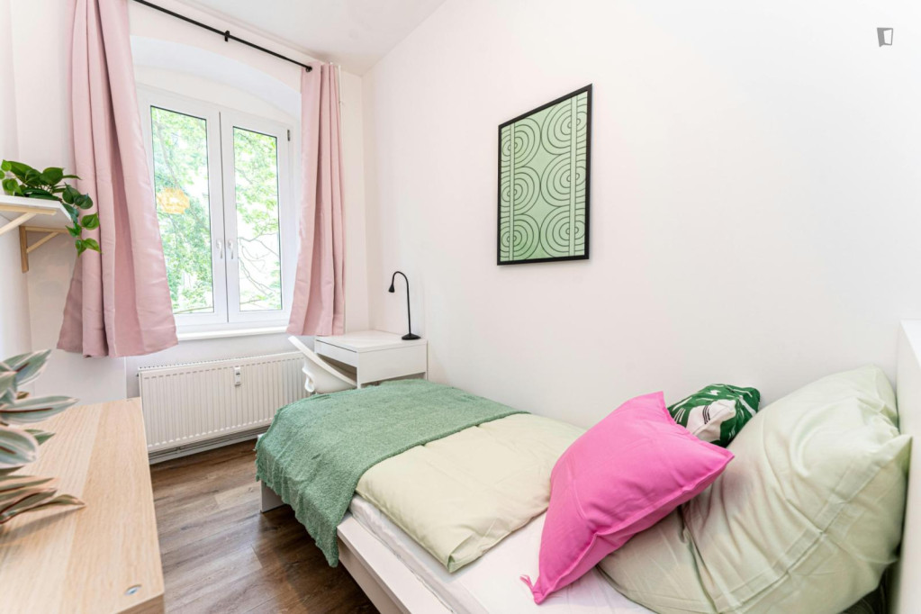 Colourful single bedroom in Oberschöneweide - Berlin - chambre - ImmoJeune