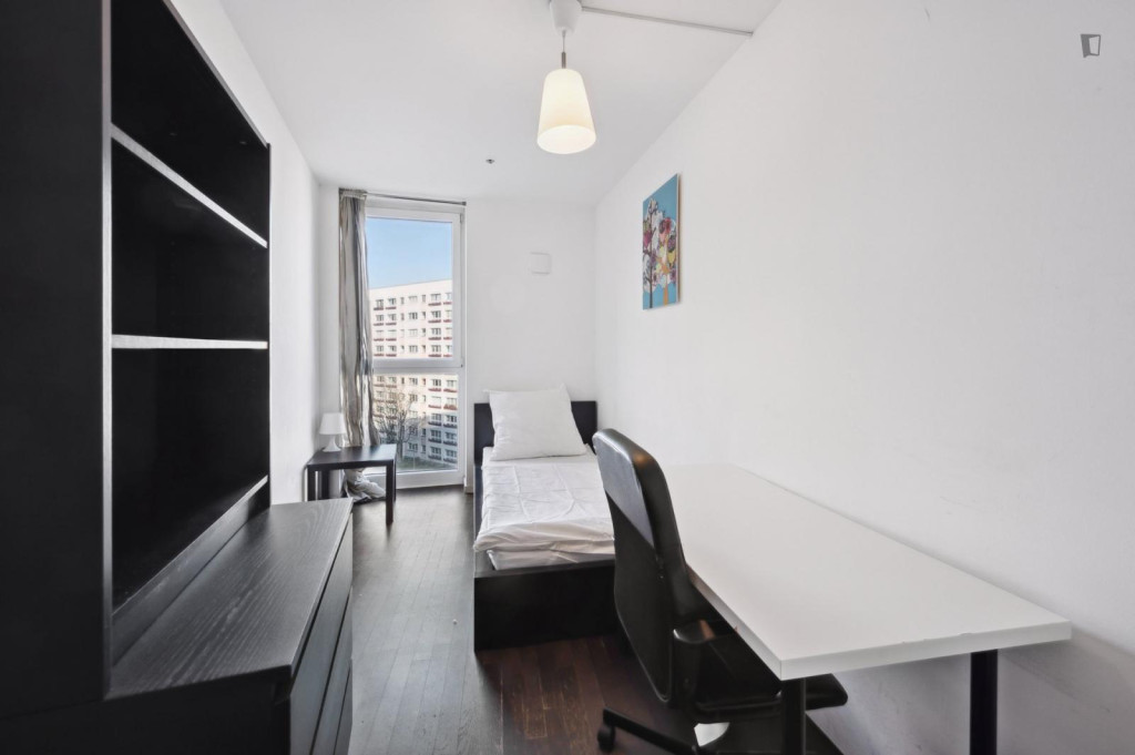 Bright single bedroom in well-connected Alexanderplatz - Berlin - chambre - ImmoJeune