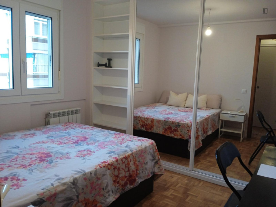 Comfortable double bedroom well connected to the city center - Madrid - chambre - ImmoJeune